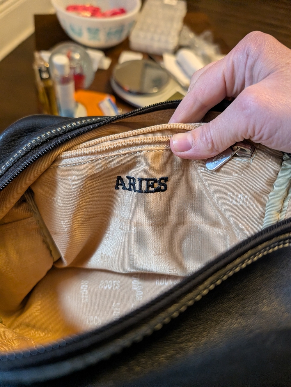 Vintage Y2K Roots Canada Black Leather Aries Zodiac Bowling bag - White Ram - Picture 13 of 14